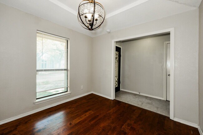 Foto del edificio - 904 Fairfield Ln