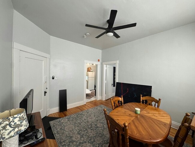 Building Photo - 109 1/2 East 6th Street, Unit 10
