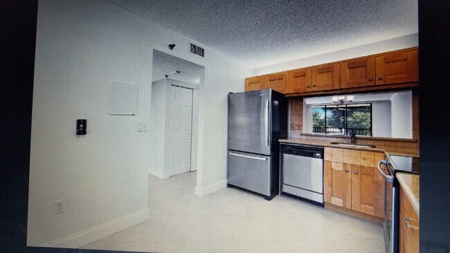 Building Photo - 6530 Boca del Mar Dr