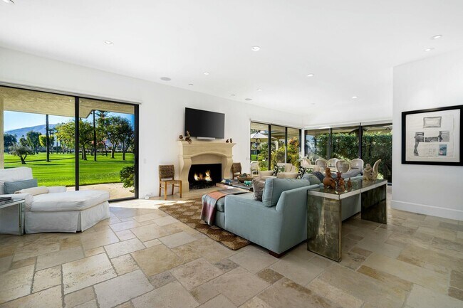 Foto del edificio - 7 Princeton Dr