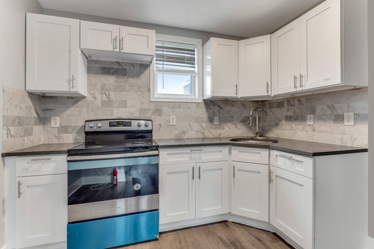 304 E Ontario- - 304 E Ontario-