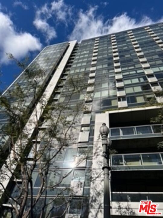 Foto principal - 1155 S Grand Ave