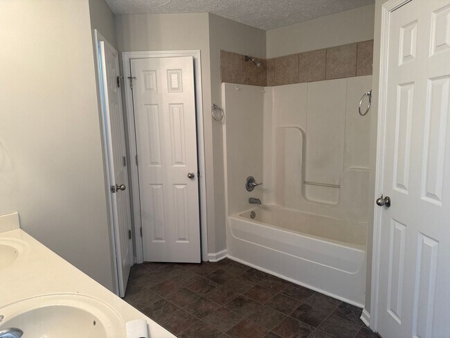 Foto del edificio - 1405 Bairdscorner Dr