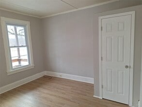 Building Photo - 69 Greenkill Ave