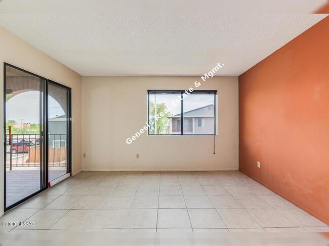 Building Photo - Central 2 bed condo