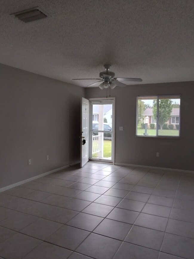 Building Photo - Oak Run 55Plus Community