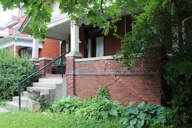 Building Photo - 114 E Oakland Ave