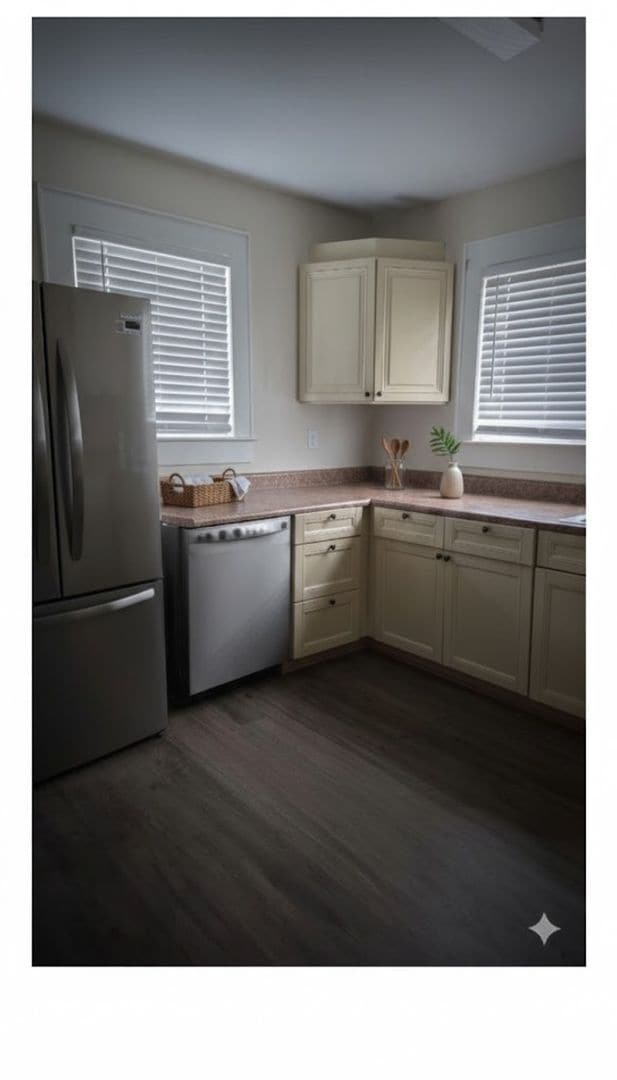 Building Photo - 711 Marine St