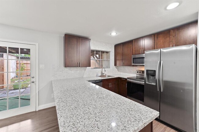 Building Photo - 10161 Beekman Pl Dr