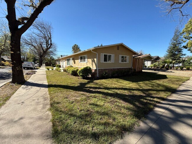 Foto del edificio - Two-bedroom with one car attached garage!