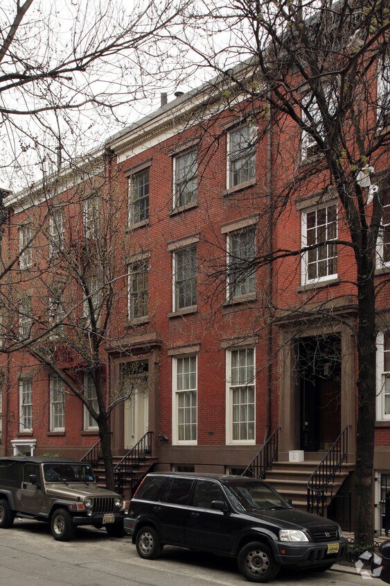 Building Photo - 48 Jane St