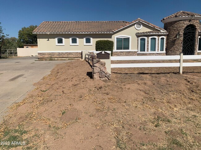 Building Photo - 5502 N 105th Ln