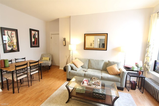 Building Photo - 1 br, 1 bath  - 20 E Goethe St Apt 203