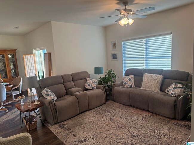 Building Photo - 5803 Mountain View Trl