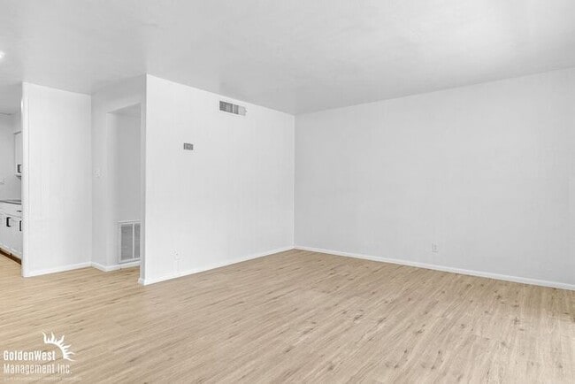 Building Photo - Updated 2Bdm 1Ba in Apartment Community!