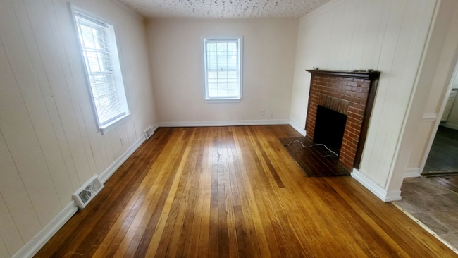 Foto del edificio - 3400 Ryburn Rd