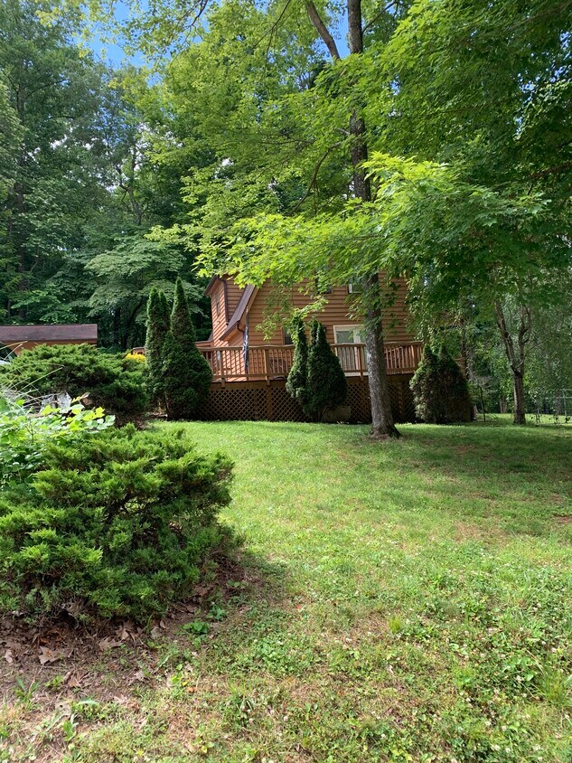 500 yards from lake! Located in Andersonville Tennessee. By Sequoyah marina . - 247 Lakeview Ln