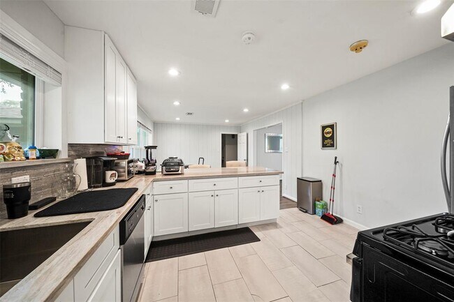 Foto del edificio - 5034 Darnell St
