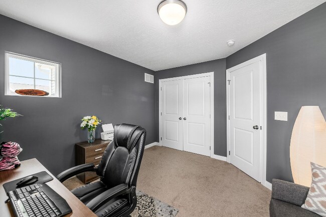Foto del edificio - 6138 Longwood Dr