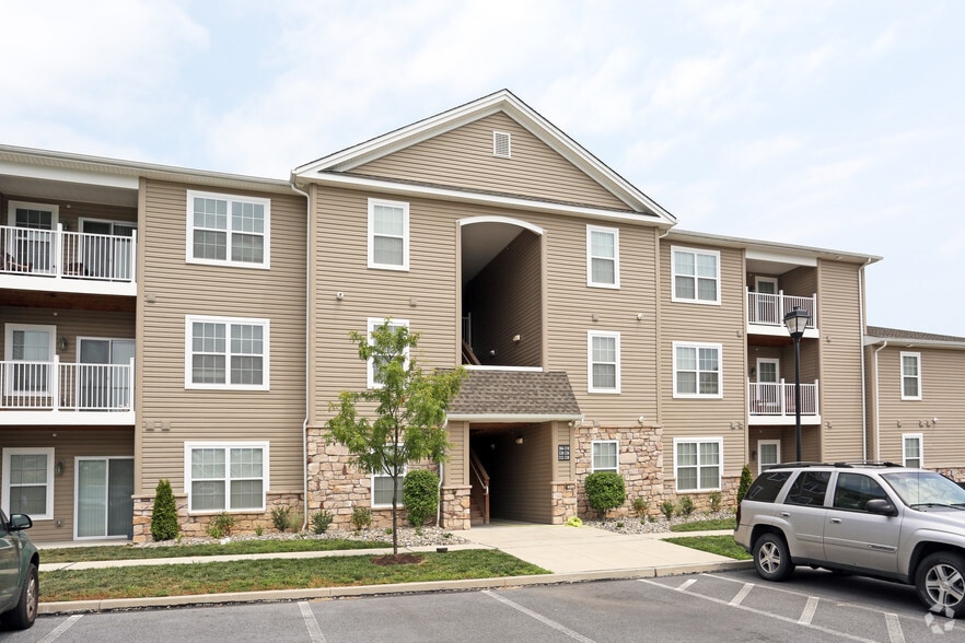 Featherton Crossing Apartments Phase I Rentals Elizabethtown, PA