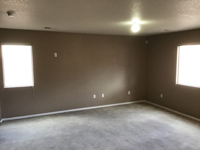 Building Photo - Spacious and Open Two Story Home