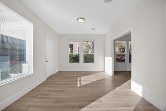 Building Photo - 304 W Vulcan St