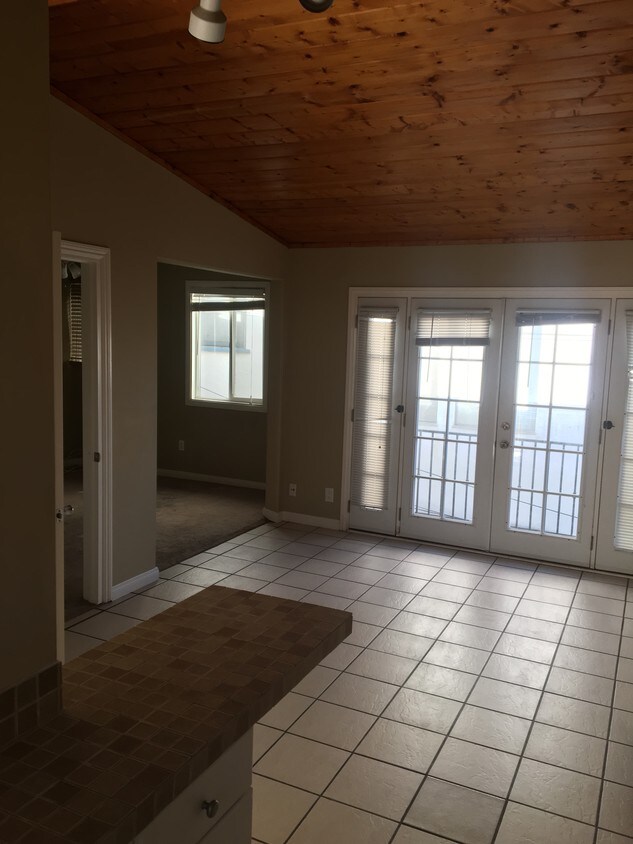 Foto principal - 1324 W Balboa Blvd