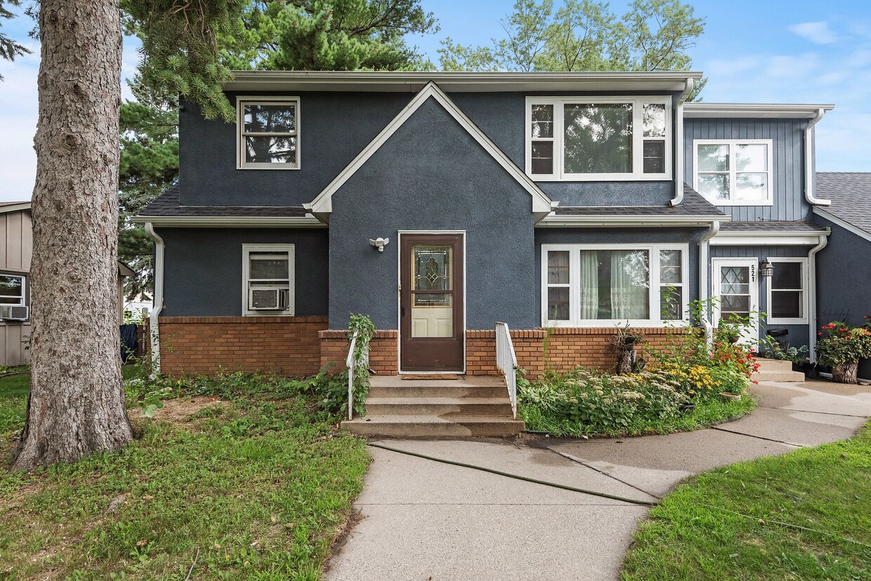 Primary Photo - 3BR/2Bath Beautiful Lower Level Duplex Ava...