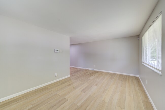 Building Photo - 4063 Esseldale Dr