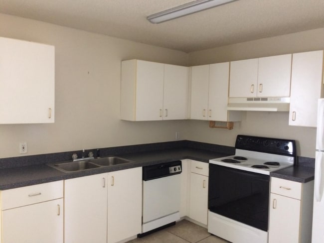 Building Photo - 610 24th St