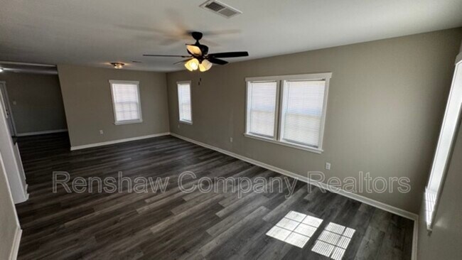 Building Photo - 2112 Benton St