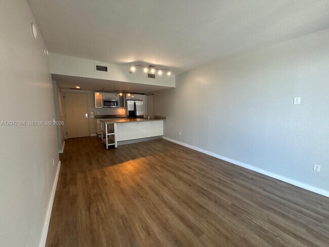Foto del edificio - 185 SW 7th St