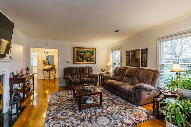 Foto del edificio - 304 Barnes Mill Rd