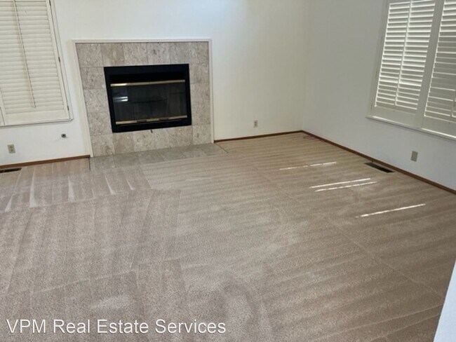 Building Photo - 3 br, 2.5 bath House - 13708 Campus Drive