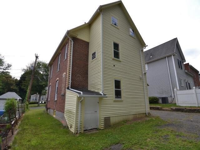 Building Photo - 4 bedroom in Bristol Connecticut 06010