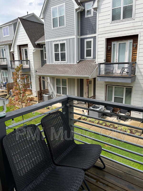 Photo - 700 James Ave