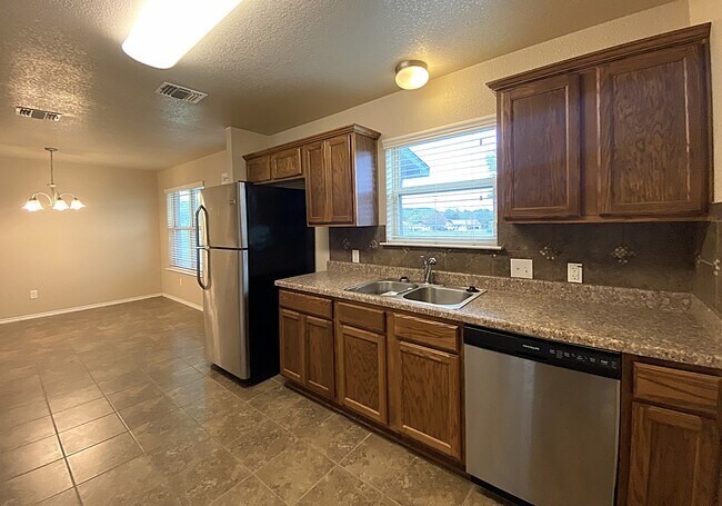 Building Photo - 941 Brookview Dr