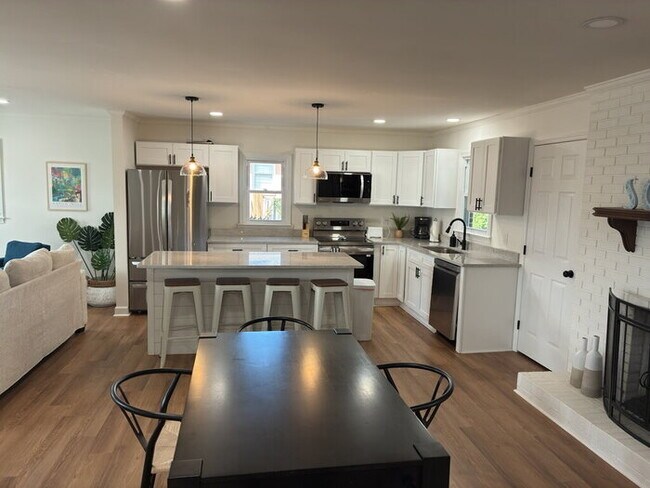 Foto del edificio - 304 Pine Knoll Dr