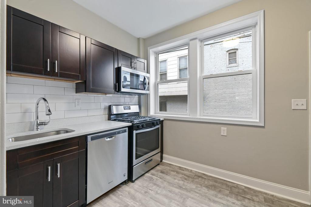 Primary Photo - 804 N Linwood Ave
