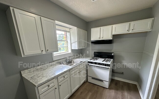 Foto del edificio - 1748 Benning St