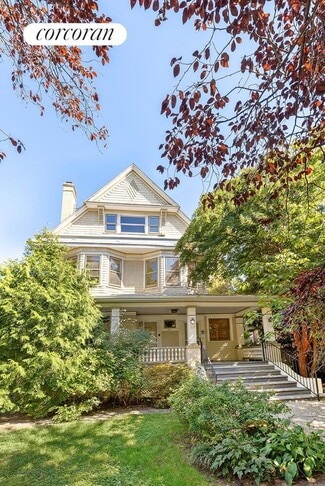 Building Photo - 537 E 17th St