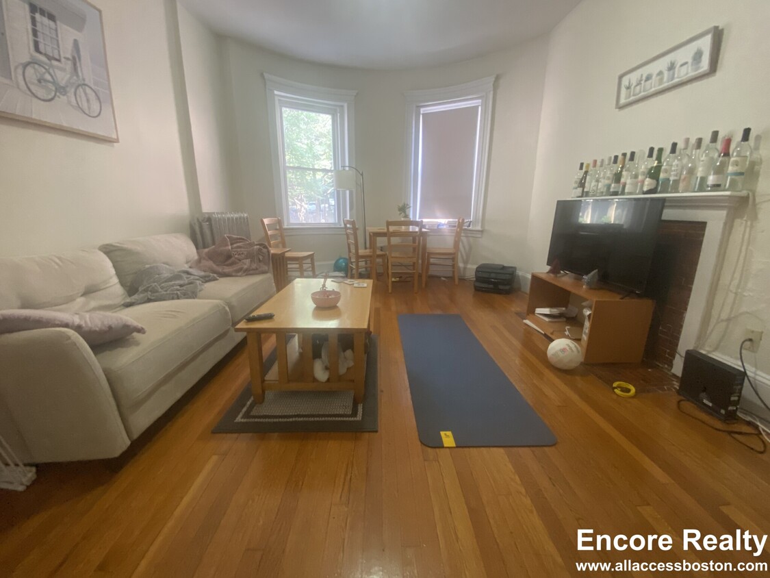 Foto principal - 1786 Beacon St