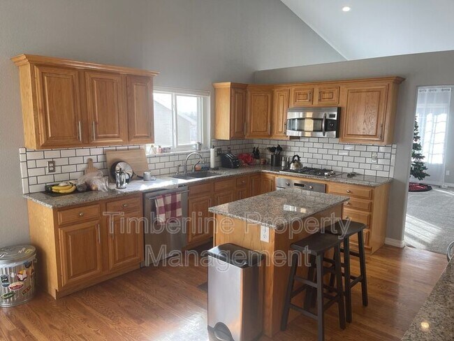 Building Photo - 9925 Thornydale Dr