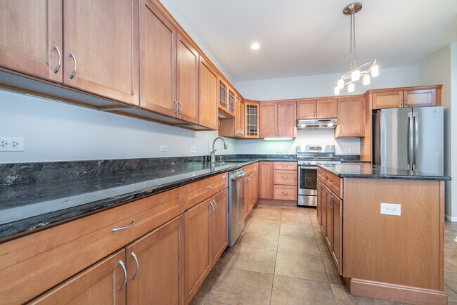 Building Photo - 2026 Cypress Ct