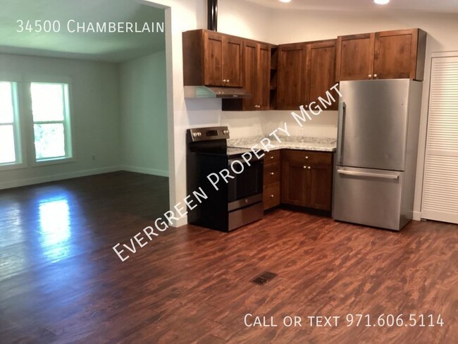 Building Photo - Private oasis with beautiful Columbia Rive...