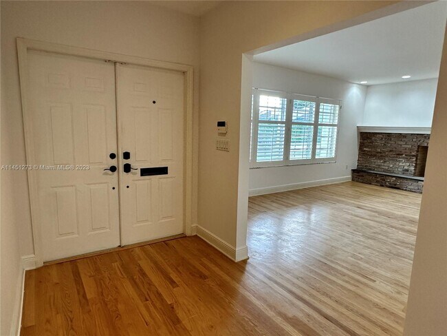 Building Photo - 7049 SW 66th Ave