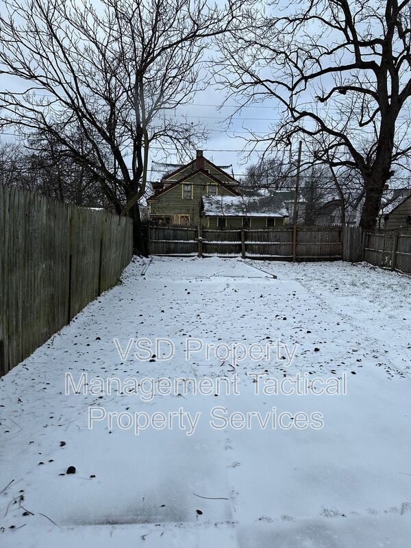 Foto del edificio - 2180 W 83rd St