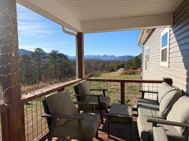 Foto del edificio - Charming 3 Bedroom 2 Bath home, Convenient NW Asheville location!