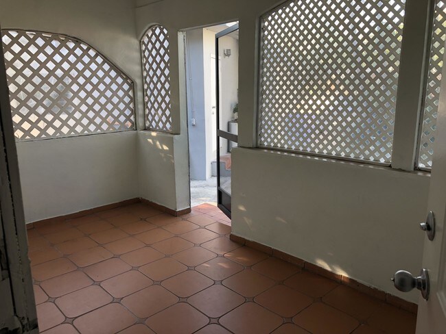 Foto del edificio - 3180 SW 24th Street 2