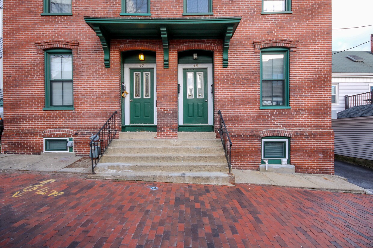 Primary Photo - 45 Hancock St